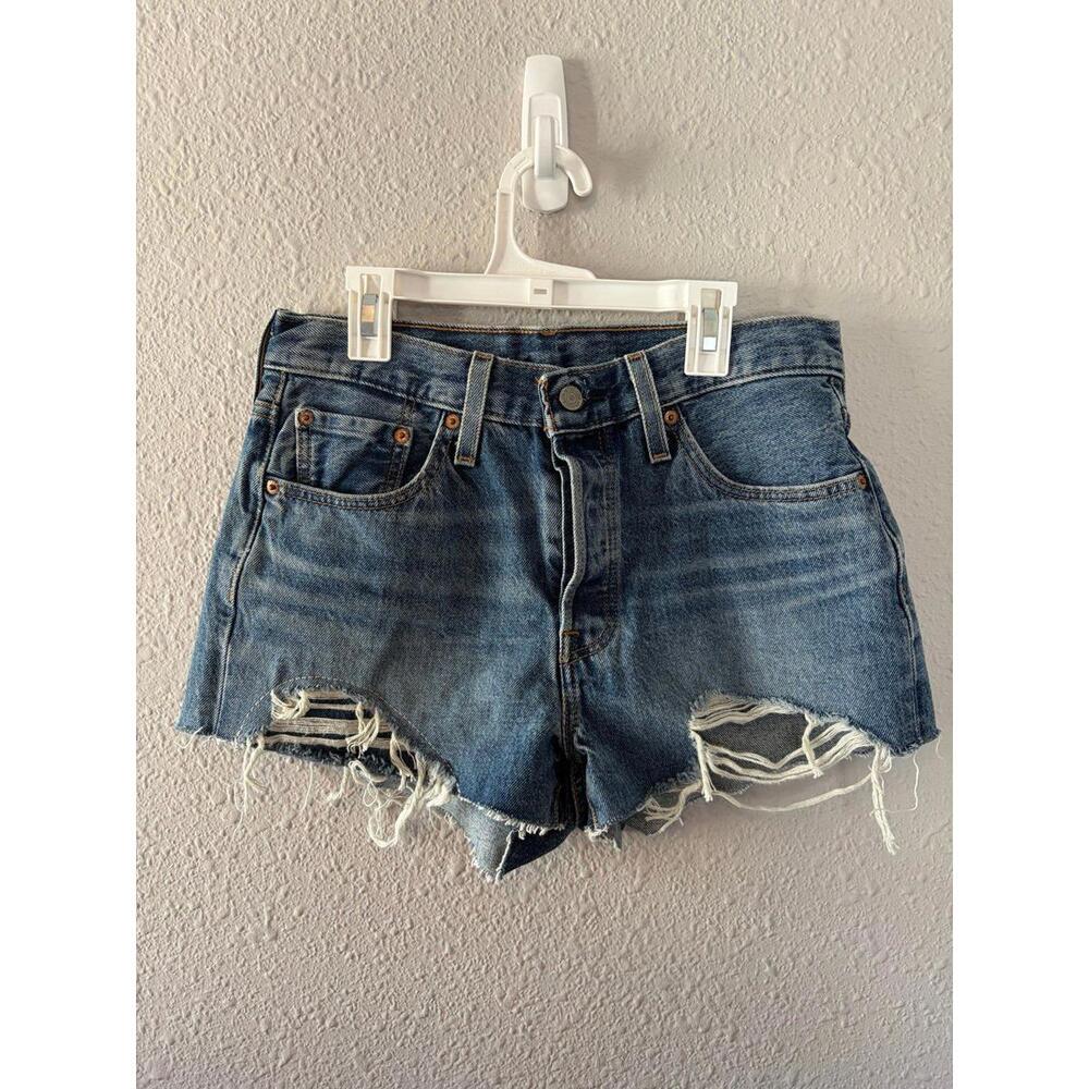Levi's 501 medium wash shorts distressed size W28